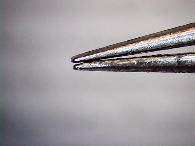 Misaligned tweezer jaws