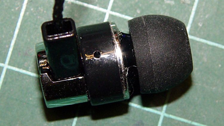 Cheap earbud - side vent detail