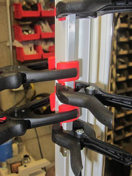 Refrigerator Drawer Strut - clamping front plate