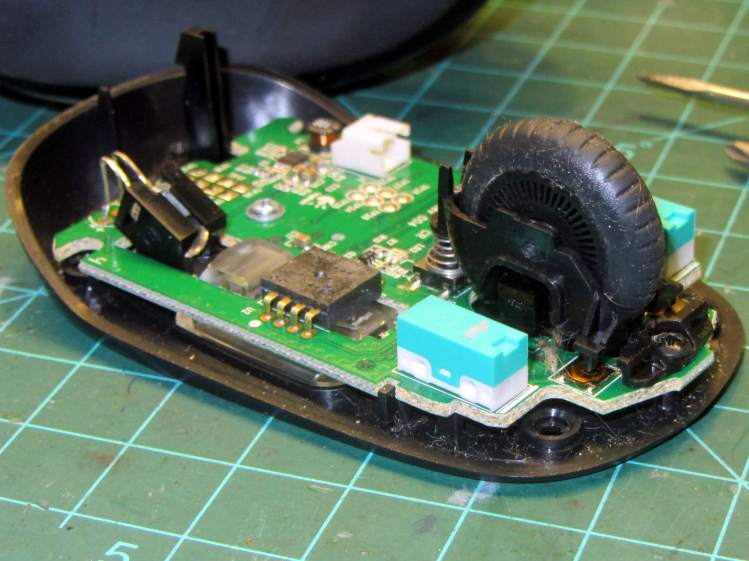 Logitech M305 mouse - interior