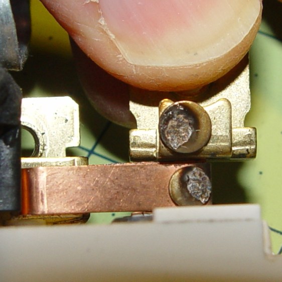 Light switch contacts - lights