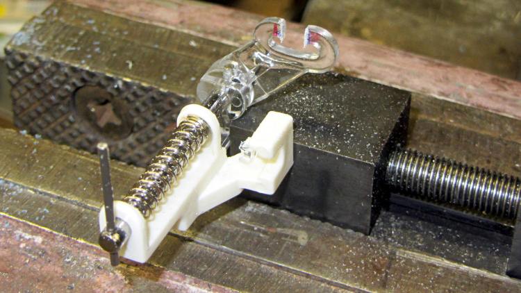 Darning Foot - saw-cut foot