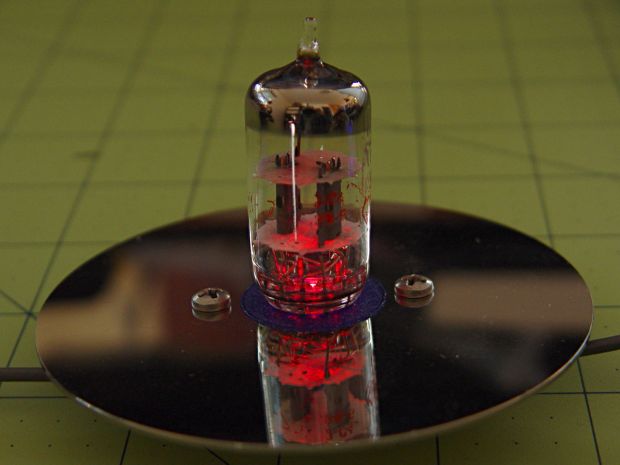 Noval socket - red phase