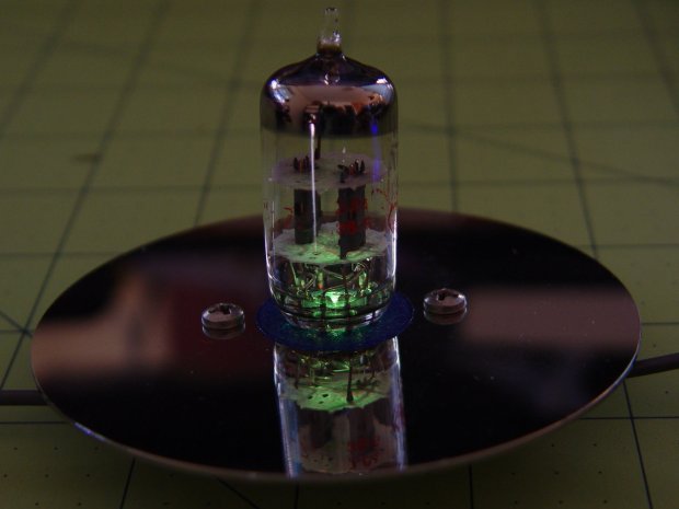 Noval socket - green phase
