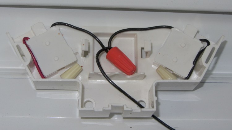 Fluorescent Shoplights - neutral endcap