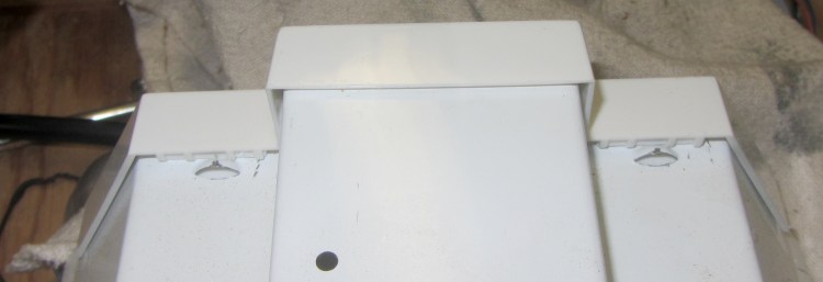 Fluorescent Shoplights - endcap latches