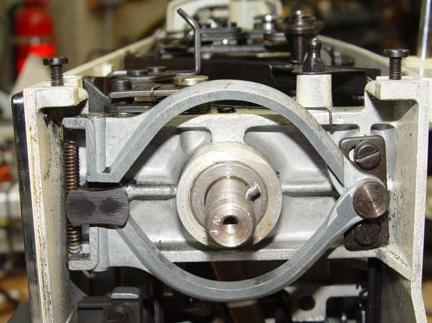 Kenmore 158.17032 - Clutch trip lever - bobbin wind position