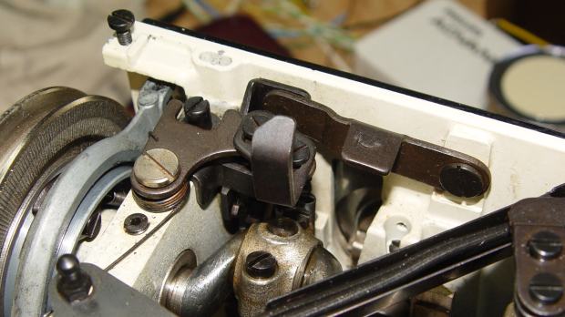 Kenmore 158.17032 - Bobbin winder reset lever