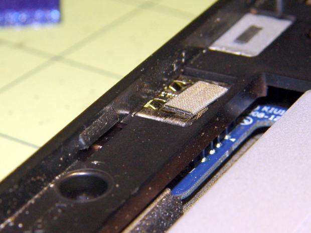 Dell Inspiron Mini 10 - left keyboard latch
