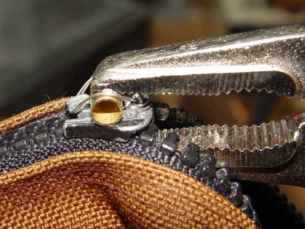 Belt Pack Zipper - wired brass tube