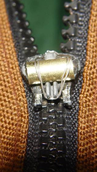 Belt Pack Zipper - wire closed end