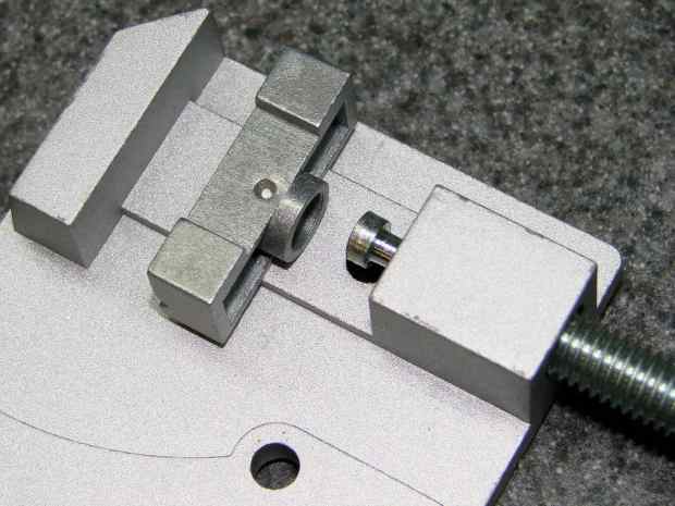 Micro-Mark Cutoff Saw - clamp jaw detail