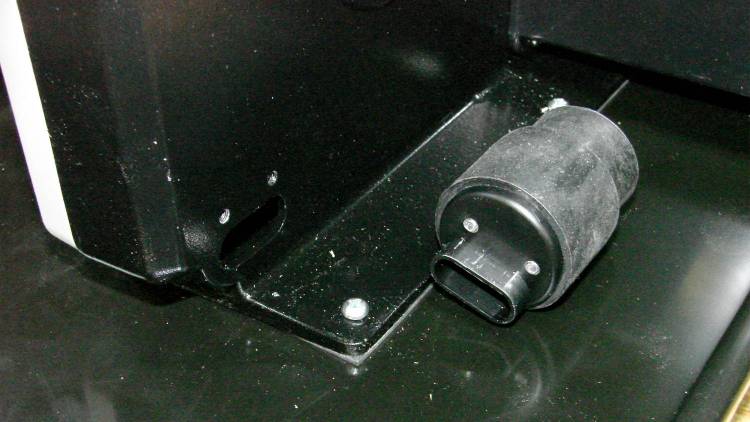 Micro-Mark Bandsaw - right rear screw - installed