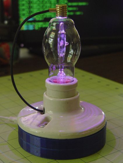 Halogen bulb brass cap - overview