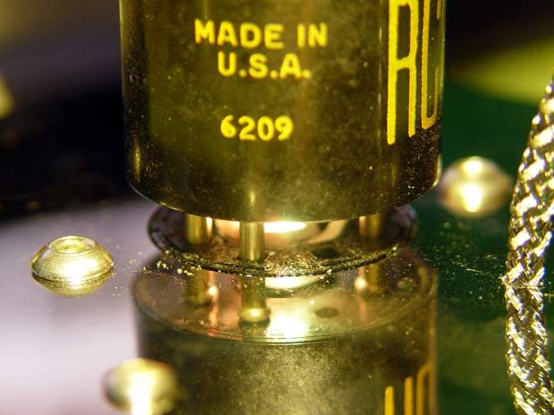 0D3 Octal - 25 mm socket - raised LED