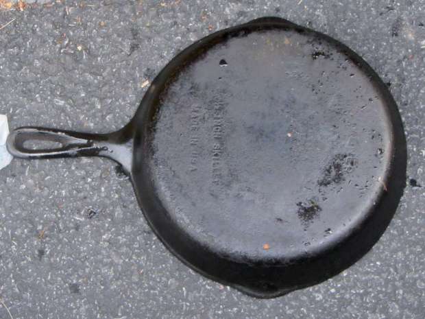Wagner cast iron skillet - before - bottom