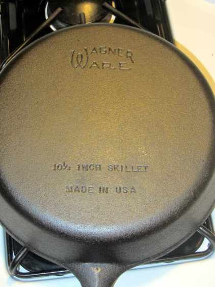 Wagner cast iron skillet - after - bottom