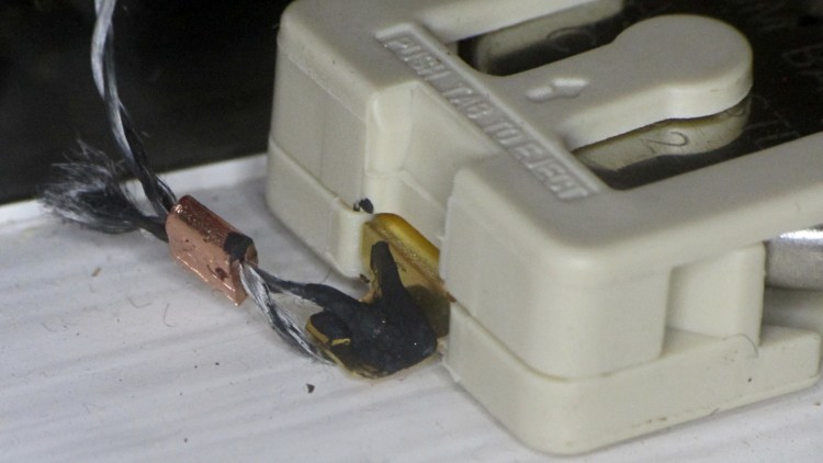 CR2032 - Stainless steel thread - Crimp bead - Wire Glue