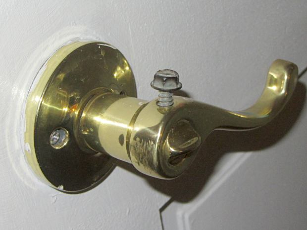 Door handle - metal screw