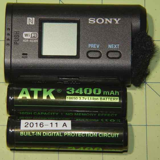 Sony HDR-AS30V vs 18650 cells - side view