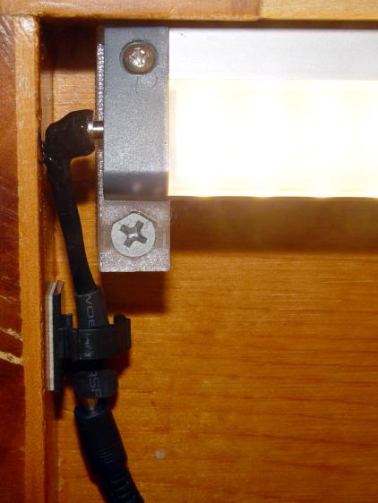 Under-cabinet light - cramped power plug