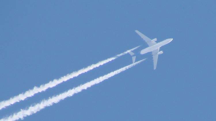 Air Canada Flight 706 - Embraer ERJ-190 - snow uplight