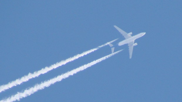 Air Canada Flight 706 - Embraer ERJ-190 - snow uplight