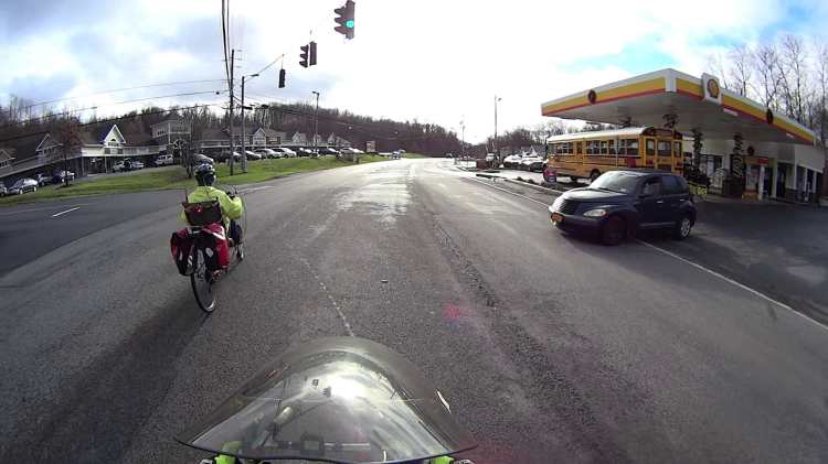 Maloney Rd Intersection Conflict - 2016-12-07 - turning