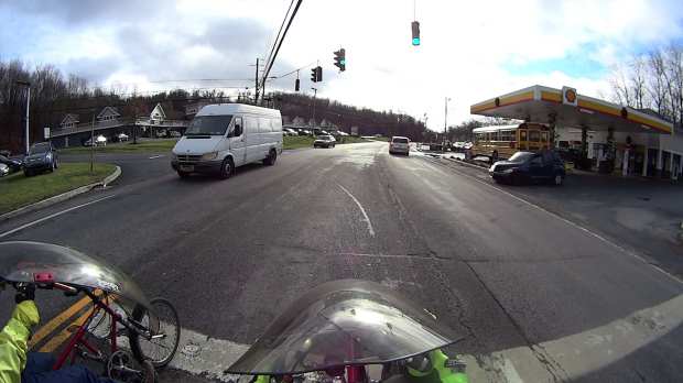 Maloney Rd Intersection Conflict - 2016-12-07 - waiting