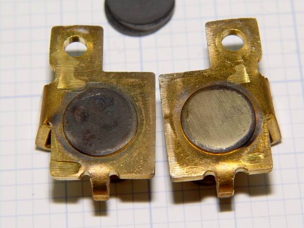 Kenmore 158 - carbon contact plates - detail