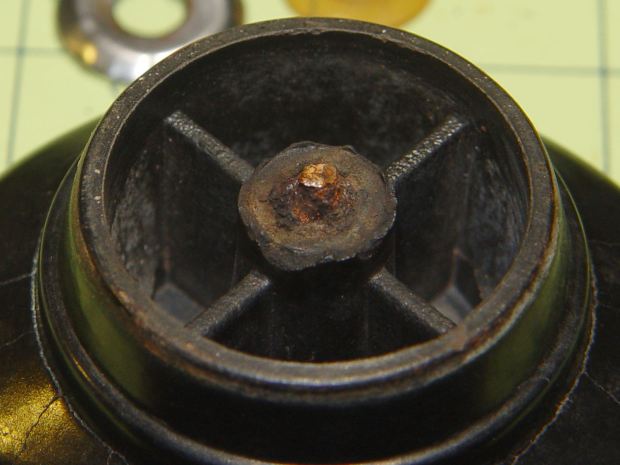 CKC Pot Lid - broken screw in handle