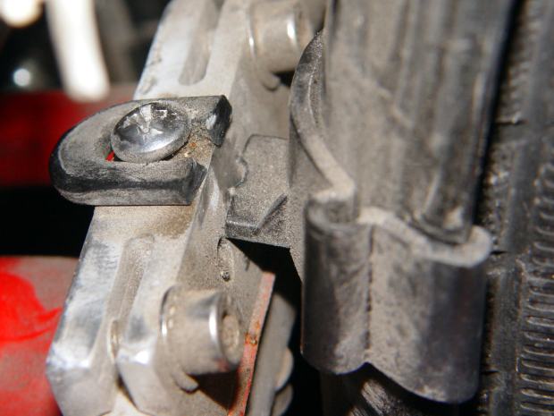 Rear fender clip - broken