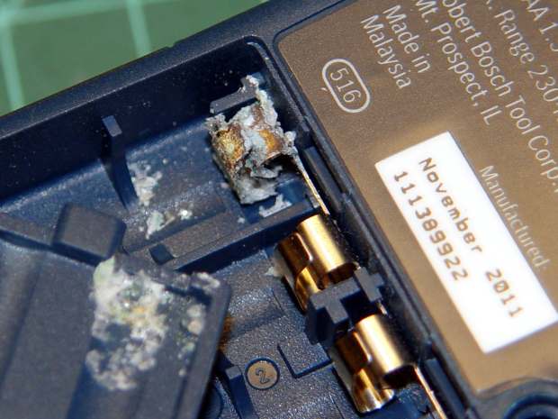 Bosch GLR225 battery contact - corrosion