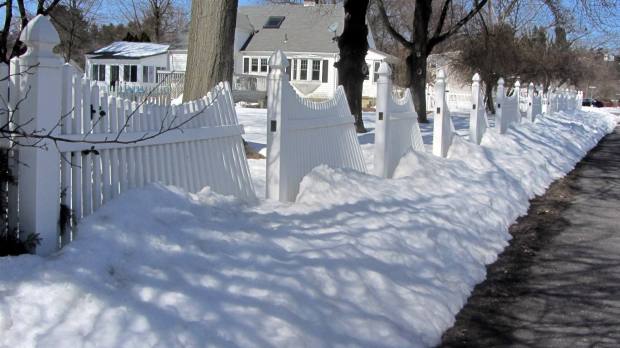 Plastic fence vs snow