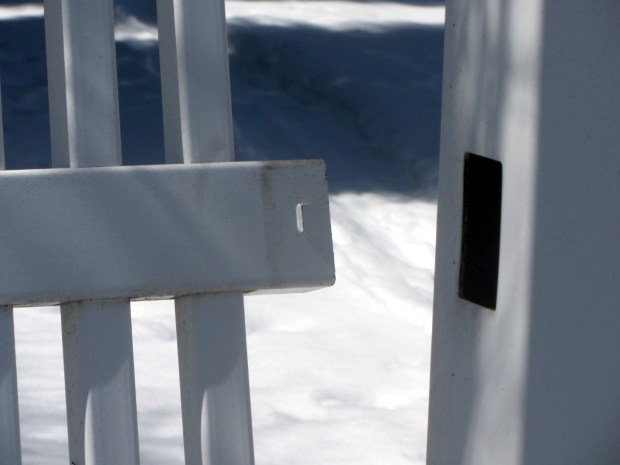 Plastic fence - rail latch detail