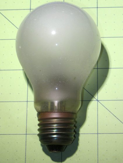 Long-lasting 100 W Incandescent Bulb