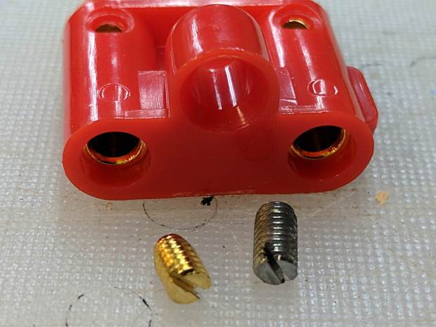 Dual banana plug - improvised clamp screw