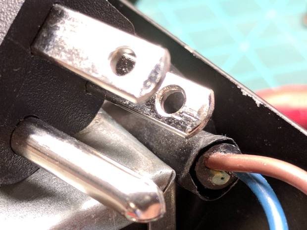 Tattoo power supply - ungrounded AC line