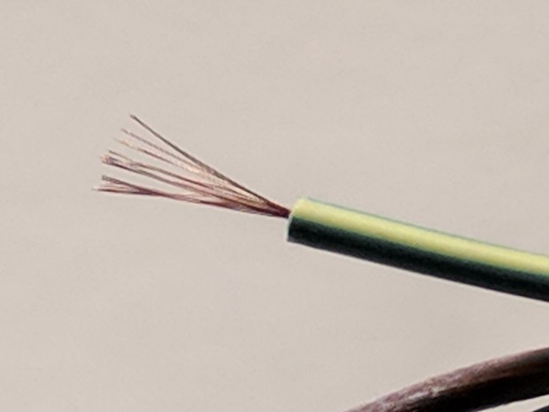 Tattoo power supply - stiff AC wire