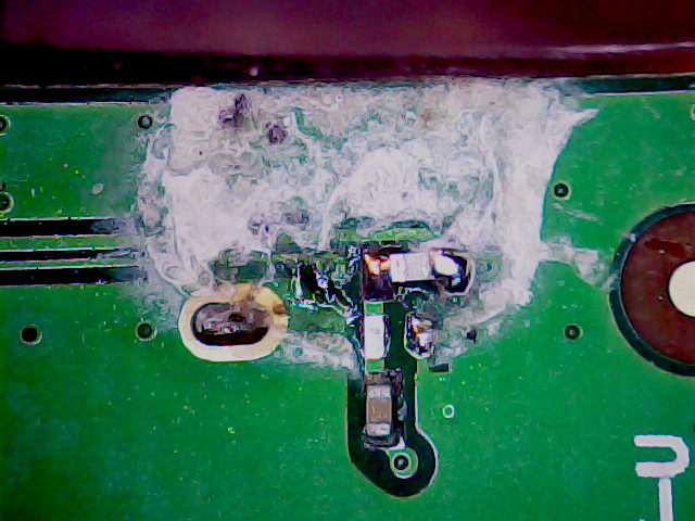 Wouxun - PCB Flux contamination - edge corrosion