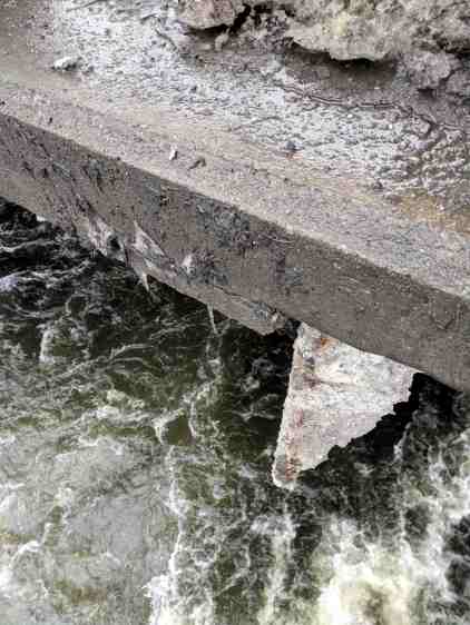 Red Oaks Mill bridge - dangling concrete - detail