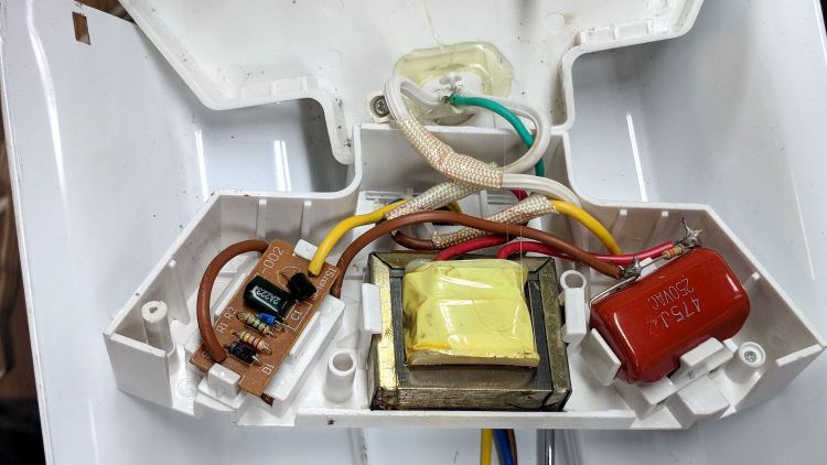 Shoplight choke ballast - film cap