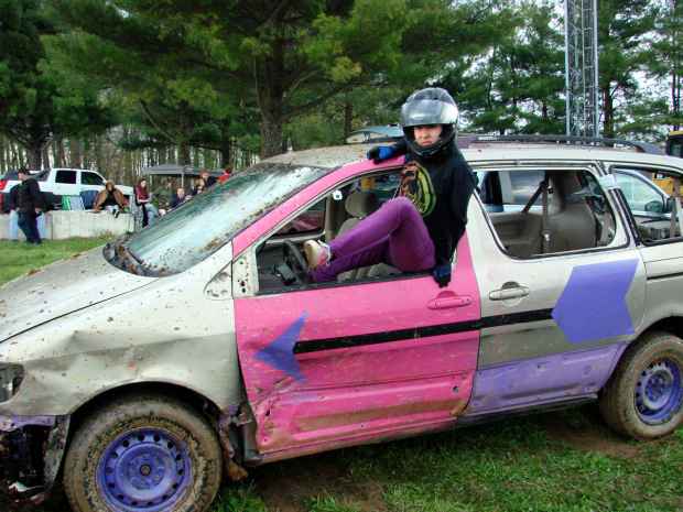 Sienna - Driver exiting Van - 2018-04-28