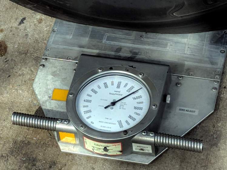 Heavy Hauling - weight check - detail