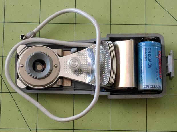 Zeiss Ikon Ikoblitz 4 - CR123A test fit