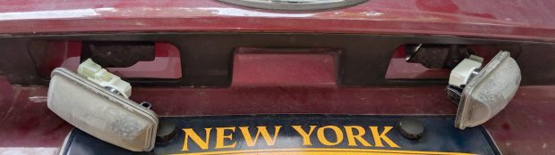 Subaru Forester 2015 - license plate bulb holders