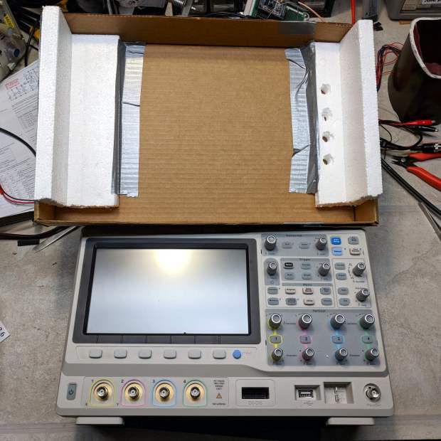 Siglent SDS2304X Oscilloscope - crude front cover - interior