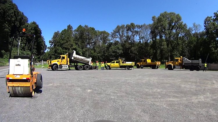 Rt 376 Road Repair Crew - marker 1110 - 2018-08-23