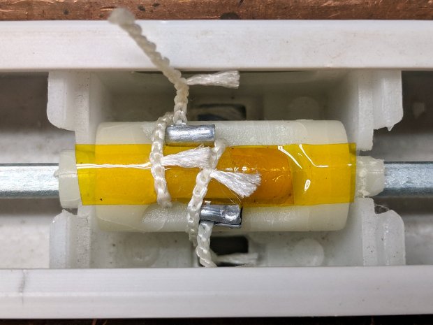 Miniblind roller - repositioned tab