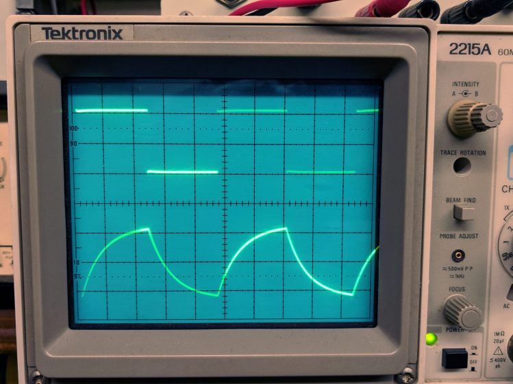 Tek 2215A oscilloscope - cap as integrator